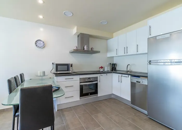 Goldhome - Valira アパート *