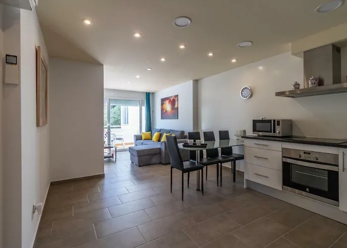 Goldhome - Valira アパート