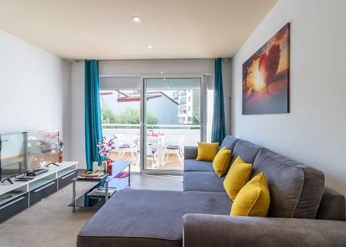 Goldhome - Valira アパート *